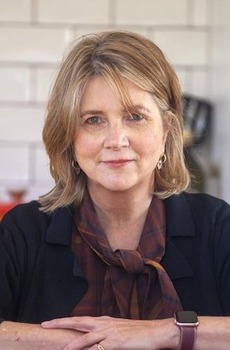 Libby GILES